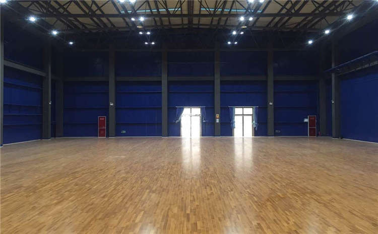 篮球场木地板常用材质是什么？