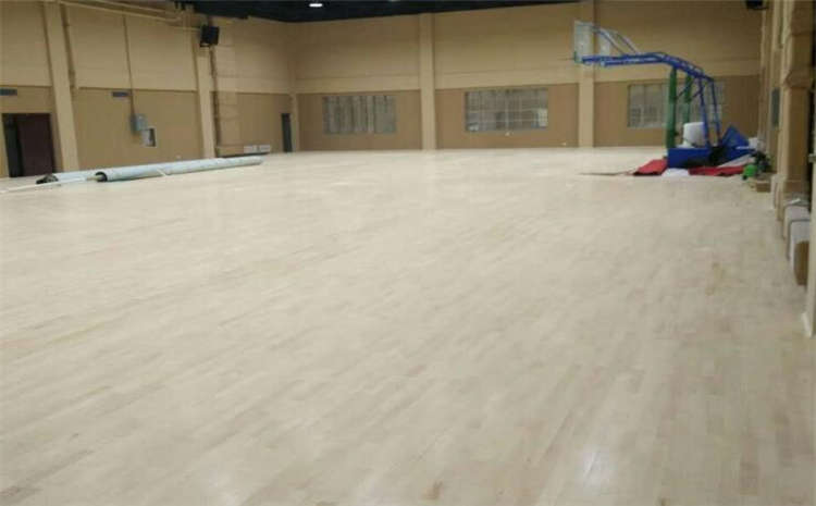 俄勒冈松篮球场地木地板怎么维修？