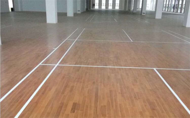 枫桦木篮球场实木地板怎么保养？