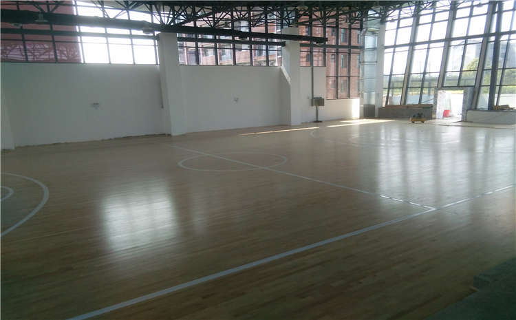 20厚篮球场木地板怎么翻新？