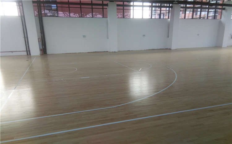 松木木地板篮球场多少钱一平米？