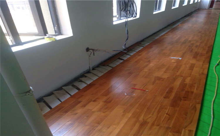 24厚舞蹈房木地板安装工艺