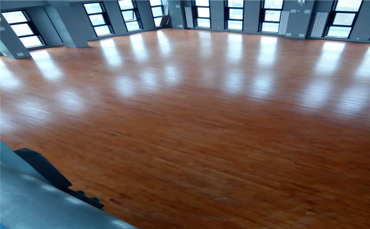 松木体育运动地板生产厂家