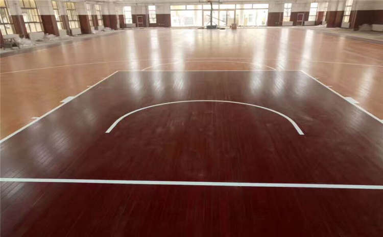 学校篮球场木地板怎么翻新