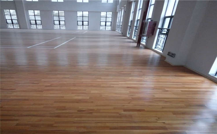 枫桦木乒乓球馆木地板怎么保养？
