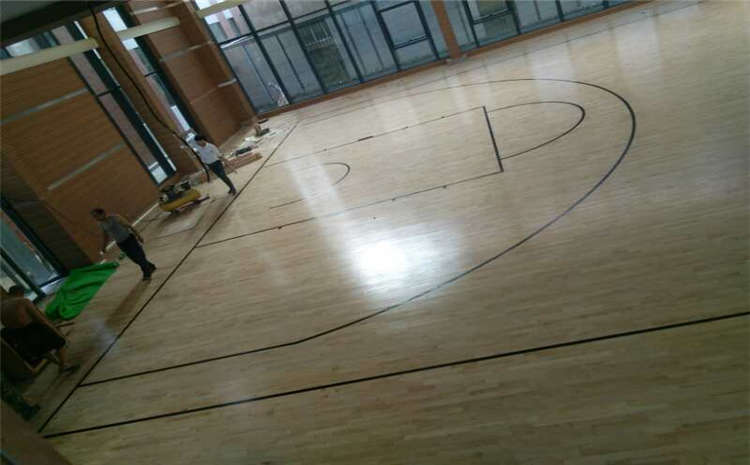 学校篮球运动地板造价是的多少？