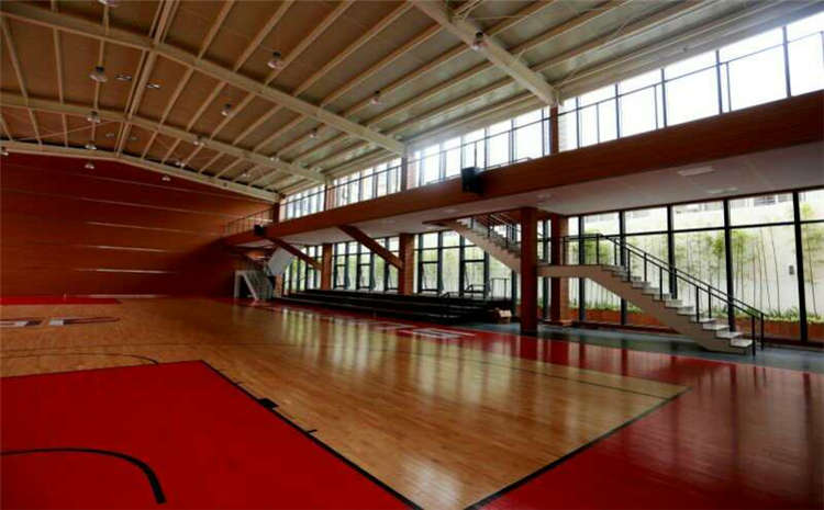 拼接板木地板篮球馆多少钱一平米？