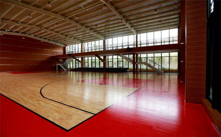 枫木排球馆木地板多少钱一平米？