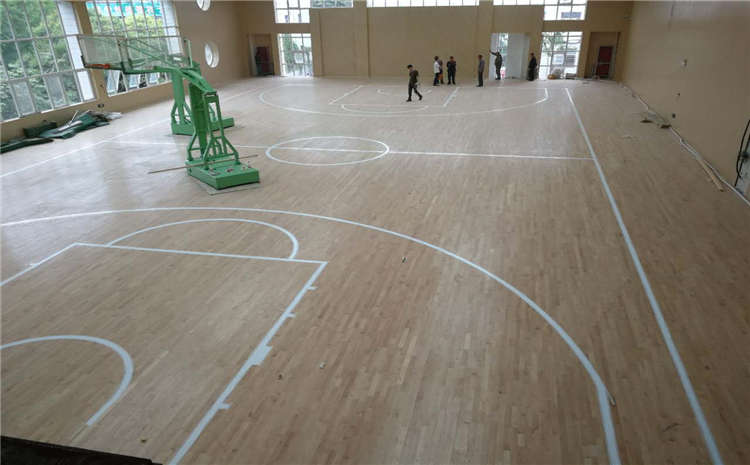 橡胶木木地板篮球场多少钱一平米？