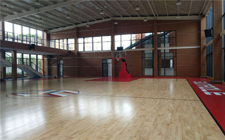 20厚篮球场木地板翻新施工