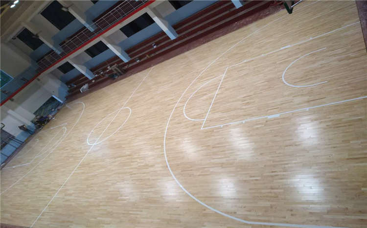 橡胶木篮球场实木地板一般多少钱？