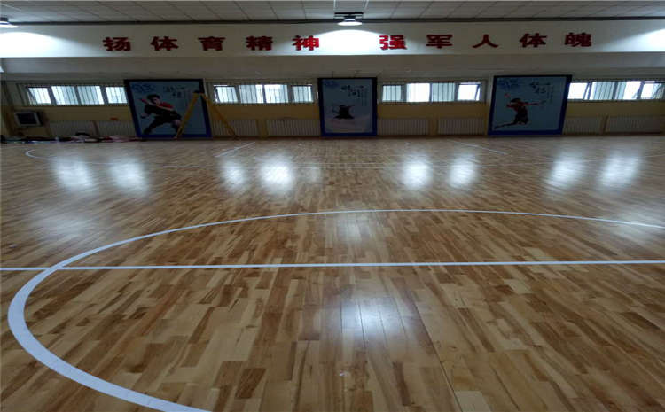 俄勒冈松篮球场地木地板怎么翻新？