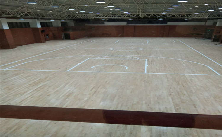 柞木木地板篮球场怎么翻新