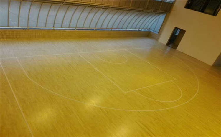 专业的木地板篮球场一般多少钱？