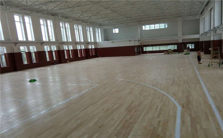24厚运动篮球地板多少钱一平米？