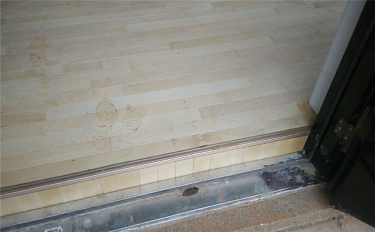 橡胶木舞台运动木地板怎么翻新？