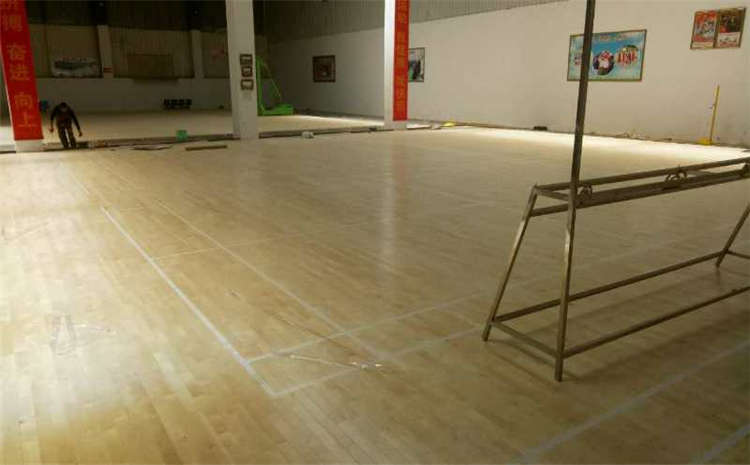 松木体育运动地板怎么翻新？