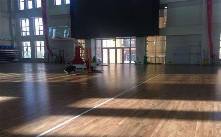 拼接板运动体育地板安装工艺