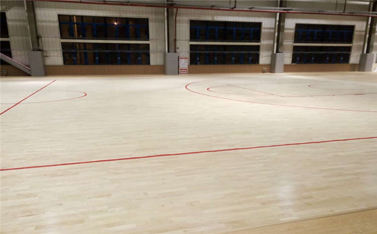 22厚篮球场实木地板怎么翻新