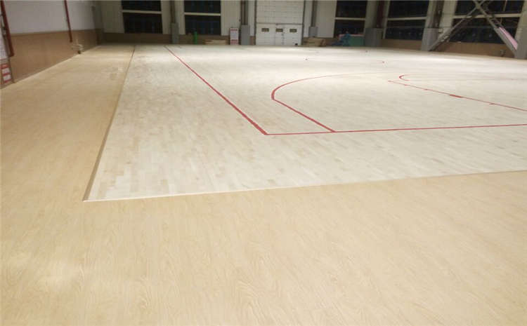 橡胶木篮球场实木地板一般多少钱？