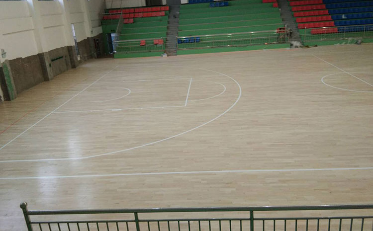 俄勒冈松篮球运动地板怎么维修？