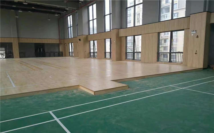 柞木篮球场实木地板翻新施工