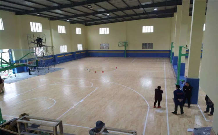 学校篮球运动地板怎么翻新