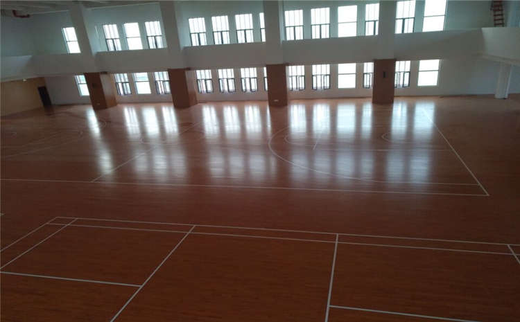 学校木地板篮球馆一般多少钱？