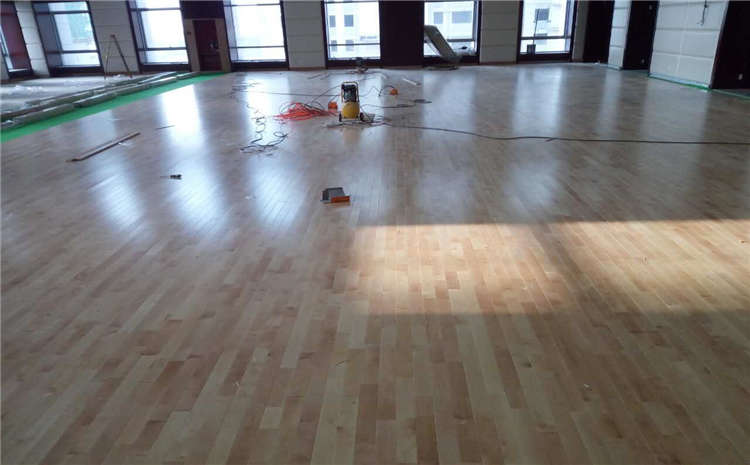 学校风雨操场运动地板安装工艺